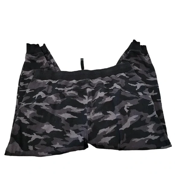 Athleta black camo women's size 2X capri sweatpants - Picture 2 of 7